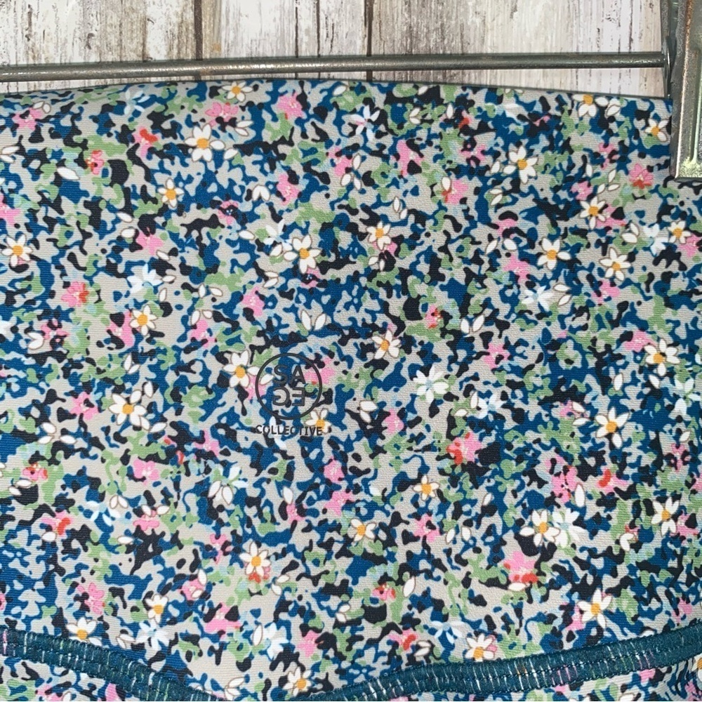 Sage Collective Ditsy Floral By let Shorts - Picture 4 of 5